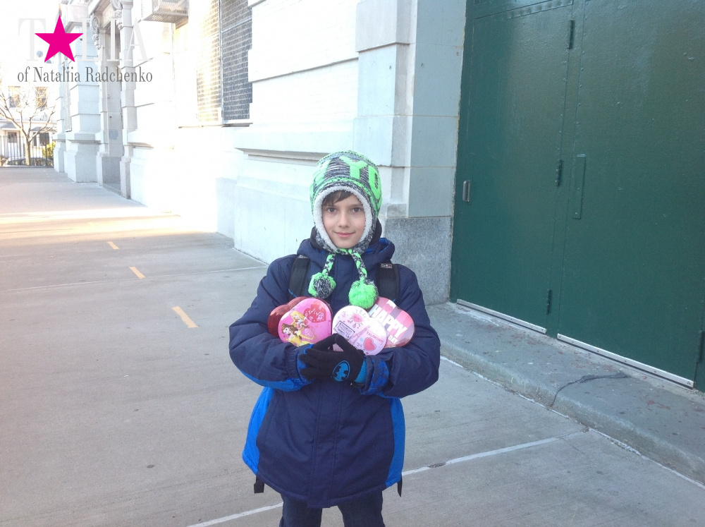 Мы идем в школу поздравлять наших девочек!